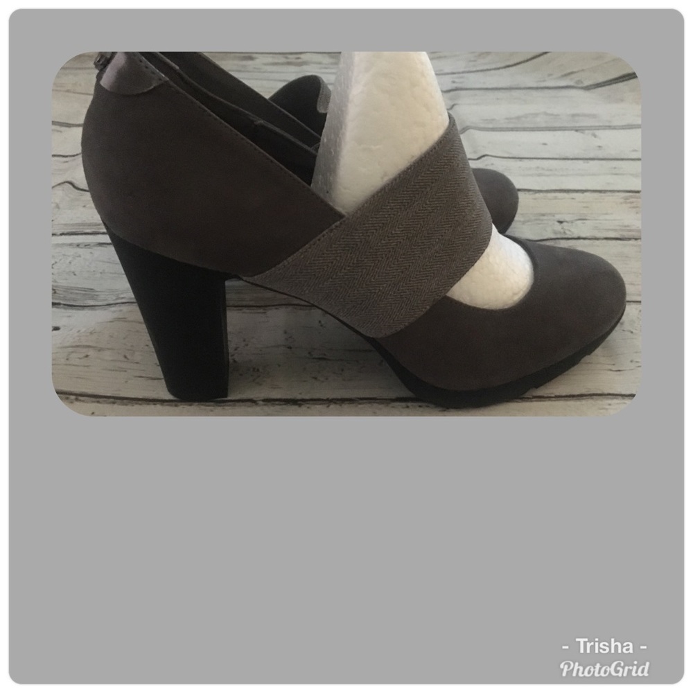 Anne Klein AK Sport, gray suede comfy heels. NWOT. Sz 9 1/2